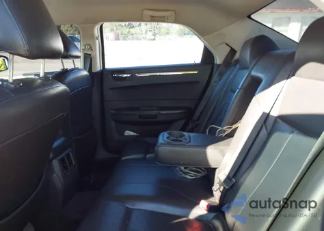 2010 Chrysler 300 Touring/Signature Series/Executive Series z USA, uszkodzony, nr VIN 2C3CA5CV1AH104738